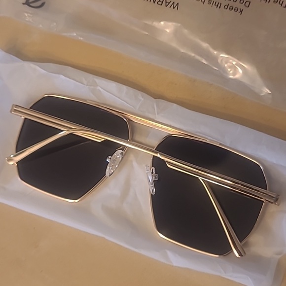 SOJOS SUNGLASSES BRAND NEW GOLD FRAME - Picture 4 of 4